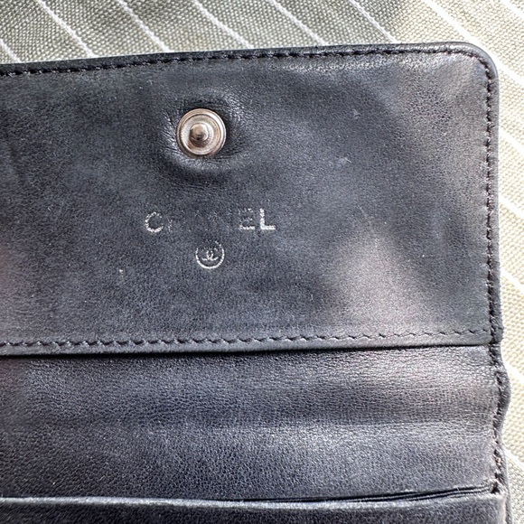CHANEL‎ Black Quilted Leather Wallet - Picture 6 of 11